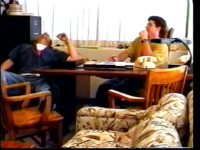 Peacherino tiffany mynx tóc vàng tuyệt đẹp không chống lại TP dang rộng đôi chân của mình cho người đàn ông hấp dẫn