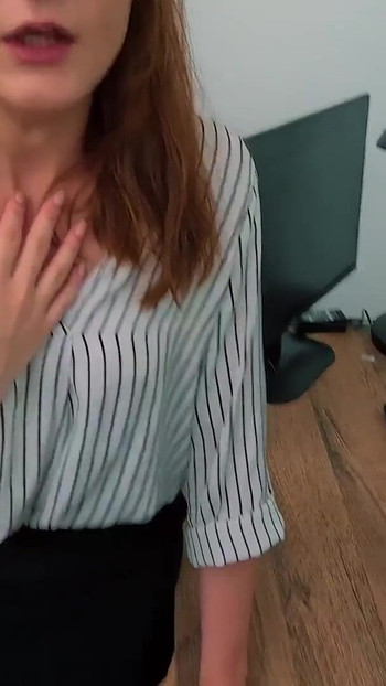 EMPRÉSTIMO4K. Fodendo em todas as posições do escritório | Clipe 1