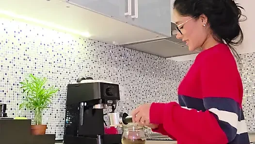 Kahvaltı Yapacaktım Ama Mutfakta Islak Bir Sabah Mastürbasyonu Yaptım