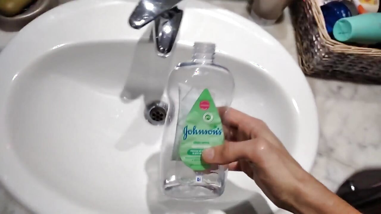 I Put Toothpaste on My Big Cock, at First It Was Fine, Then It Hurt, I Had to Give It Water, in Th
