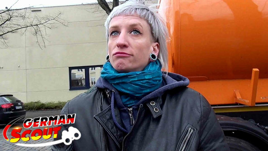 Duitse scout - anorexia punk tiener Luna opgepikt voor pov casting neukpartij