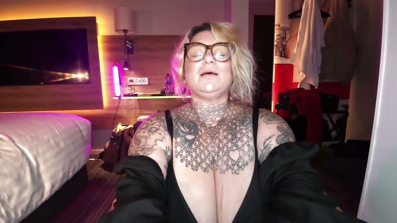 Ogromna Dziwka Cycata BBW Wysadzona Spermą!
