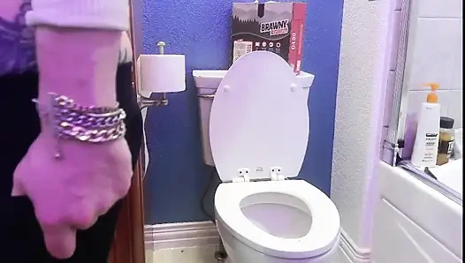 Zoey Portland Pornostar spielt mit ihrer muschi im badezimmer vor dem hof