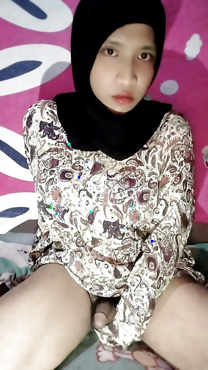 Hijab Anal Sex With Cucumber