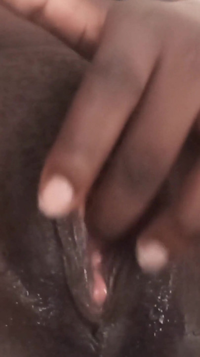 Islak amcığımı parmaklıyorum harika bacak sallıyor inleyen grup seks