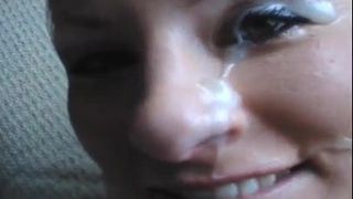 Камшот на лицо с игрой со спермой