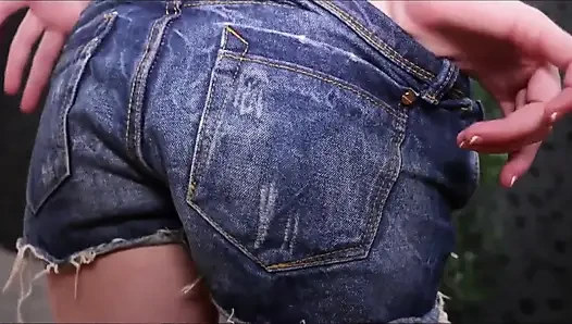 Mila Masturbating