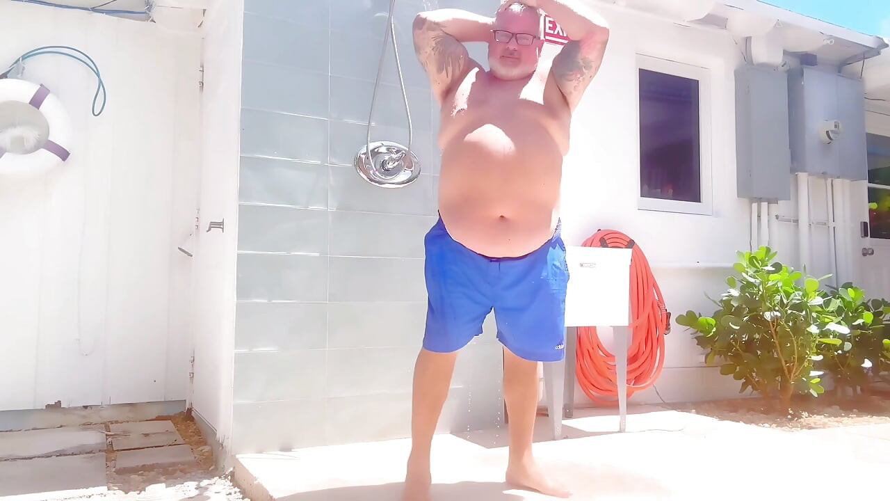 Big Penis: Big Polar Bear Belly: Big hand Free load