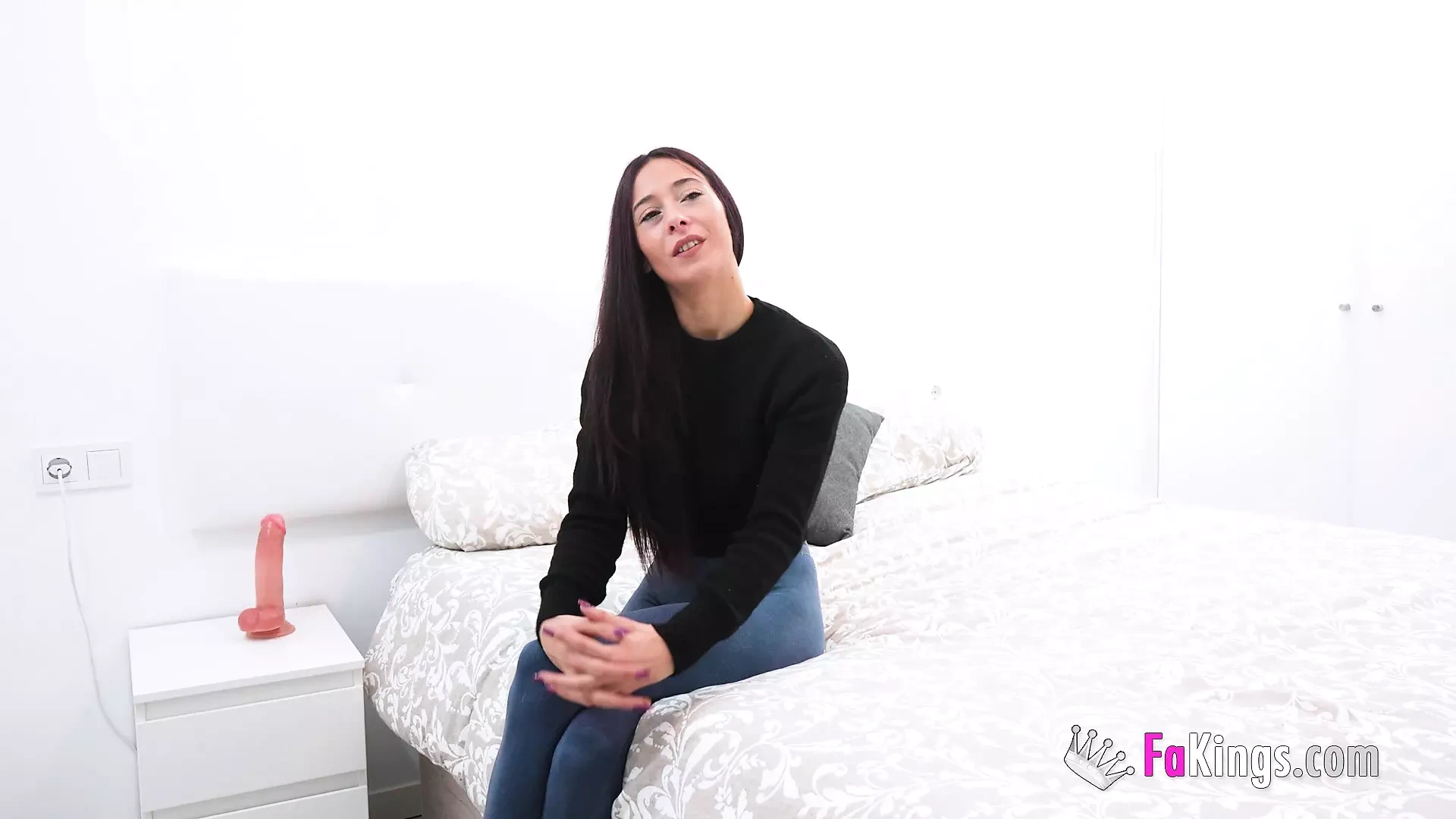 Tenemos una nueva secretaria! Sofia Sweet Secrett termina dando su coño al aspirante a actor