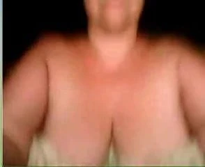 Mature au seins enormes