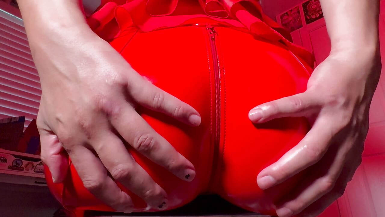 Curul roșu din latex al Lunei