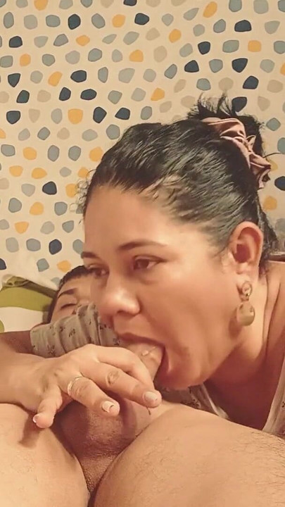 Detik meleleh rahang dari "A24 amatur deepthroat latina"