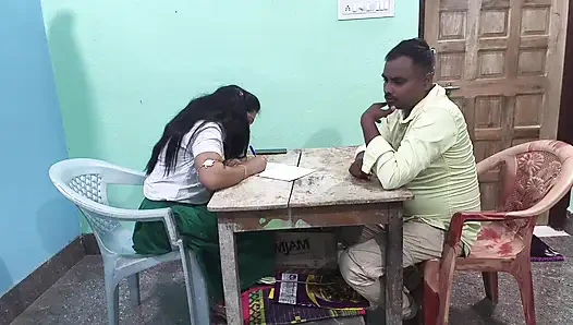 Мой учитель жестко трахнул меня в моей комнате, когда я читал