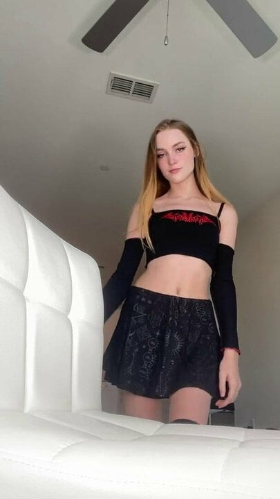 Showed her hole