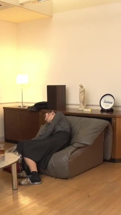A Subordinate Fucks His Boss's Wife At Their House. 3 | Clip 1
