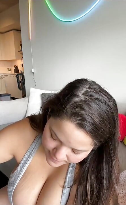 Live streaming bareng dani valentina