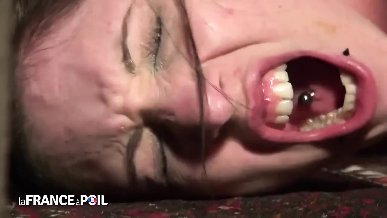 Tourist Slut in Paris Is Not Afraid by a Deepthroat