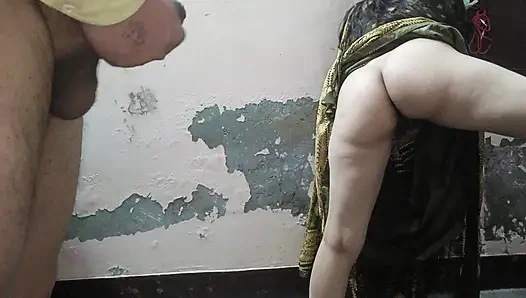 Hintli kadın emiyor ve Hintçe ses kaydı