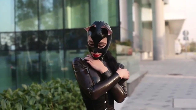 Muslima in hot latex