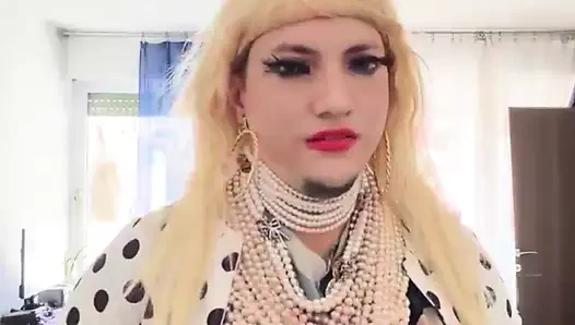 Pearl Vanesa Showing Her Body in Her Home Wearing Lovely Pearls