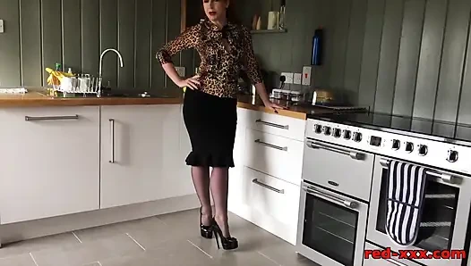 Horny Housewife!