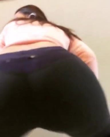 Nadia Twerk 4