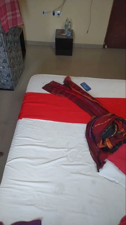 Madrastra e hijastro sexo hardcore en habitación de hotel en Kolkata, sexo desi en hotel | Clip 1