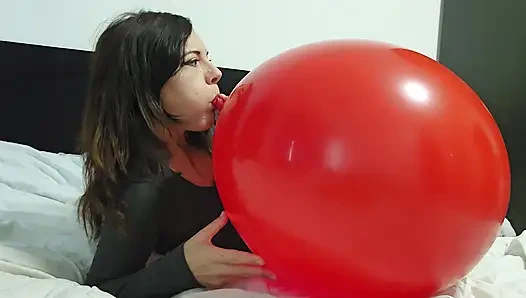 Patlamayan bir mega balonu siktir et, üflemeye