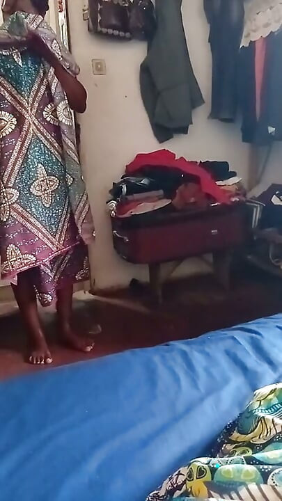 Modelo Africana Fazendo Ensaio Proibido Em Casa