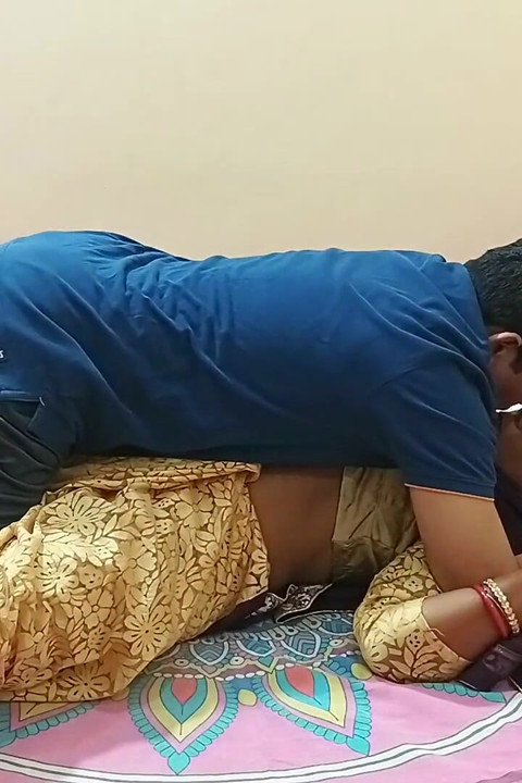 Indian Sexy Married Bhabhi Romantic Blowjob and Hot Sex in Saree Fucking Video