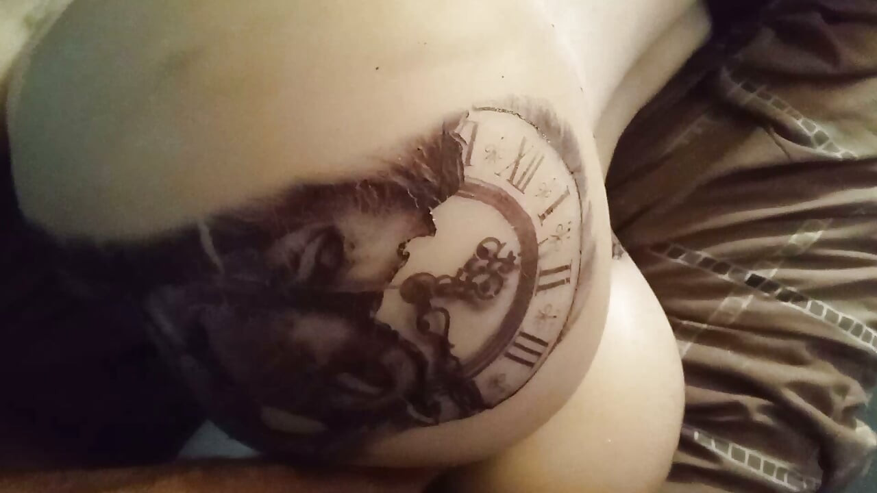 "Booty-Full " Tatted-Up, (Asian X Bunnie)...Lubi to w dupę !!