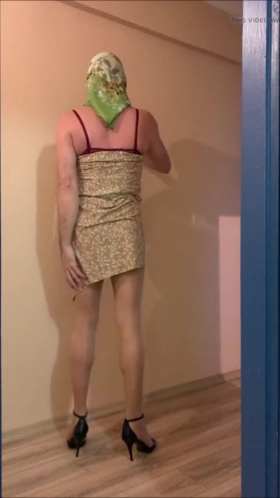 I greeted the pizza delivery boy wearing a miniskirt. | Clip 1