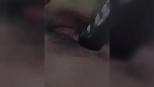 Девушка с дилдо крупным планом в любительском видео