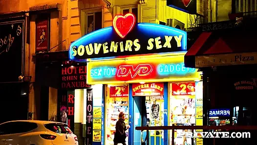 Rachel Adjani siyah et arzusunu tatmin ediyor