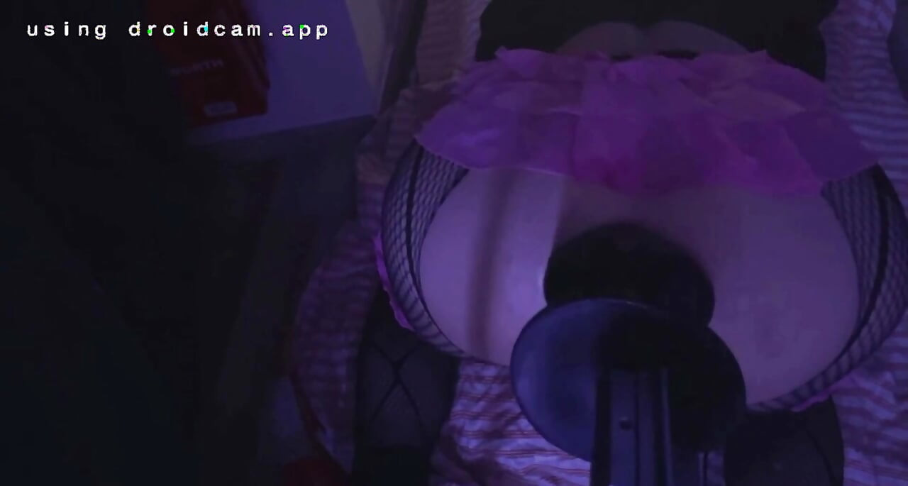Take the huge dildo to the bottom