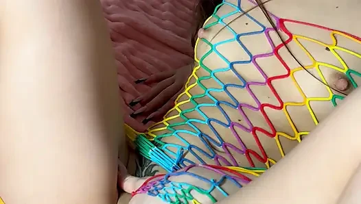 GEILE SCHLAMPE IM NETZKLEID ZEIGT IHRE FÄHIGKEITEN VON ALLEN SEITEN. ANAL. BLOWJOB. 4K