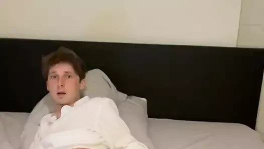 Dildomla kendimi sikiyorum