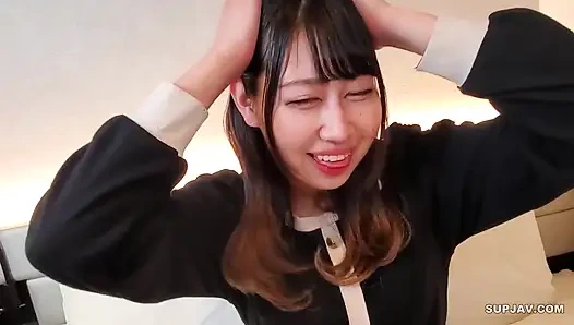 Cewek Asia cantik dicrot di dalam.