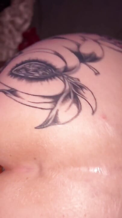 Backshots con un plug anal en gran culo de milf