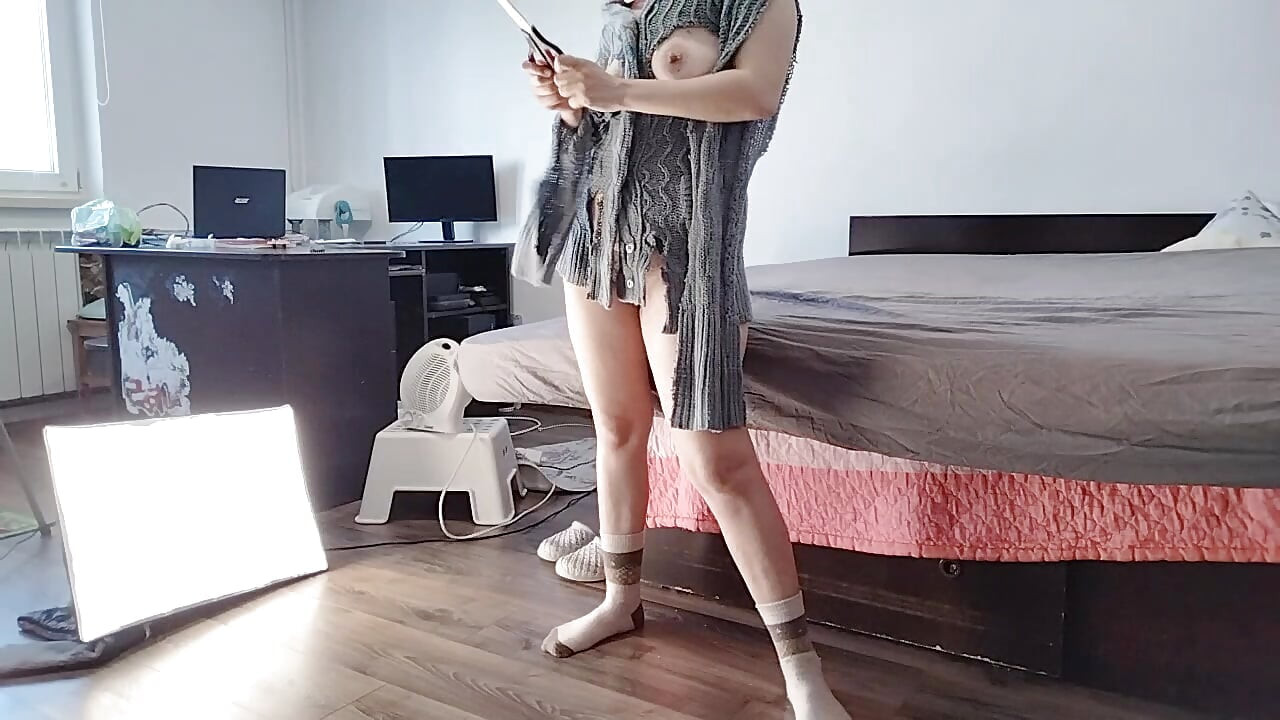 Sexy Mom Dances Naked Around the House. Sexy Brunette Does a Workout at Home Naked.