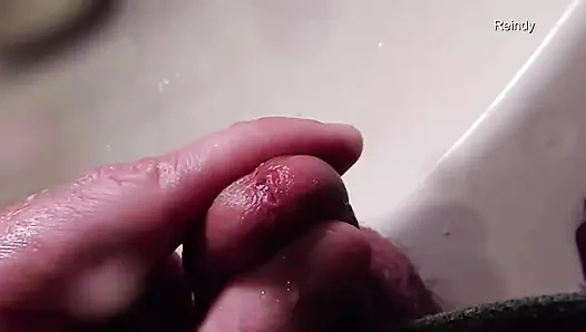 Çiş deliği sidik ağır çekimde yakın çekim görünüm