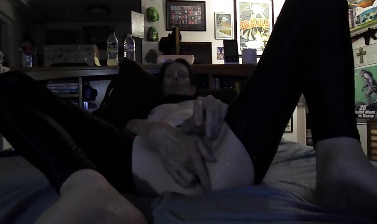 Kevinstockings sur le lit