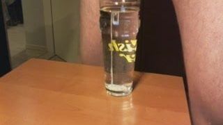 Esperma en vaso de agua y reverso