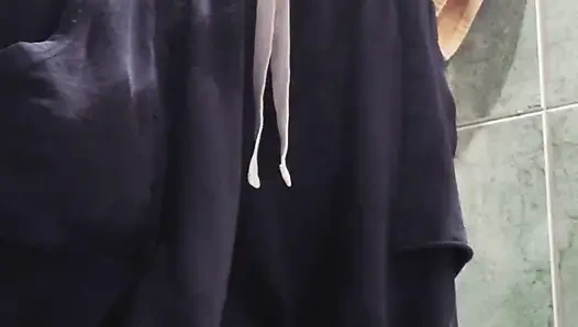 Suami lagi asik muasin lubang perawannya pakai mainan seks anal dan mainan seks