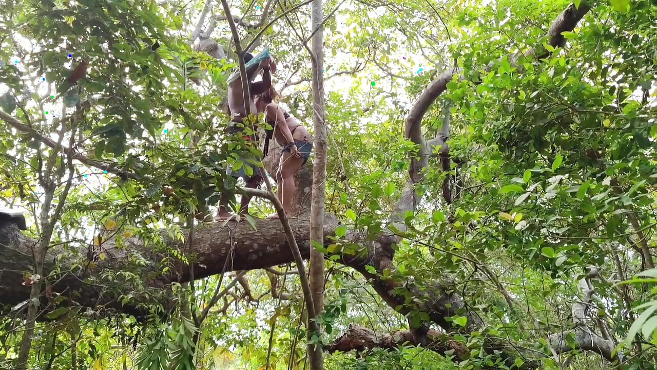 FRIEND I CAUGHT IT IN THE FOREST AND I PUT MY COCK VERY HARD GIVING A SIP INSIDE MY ASS
