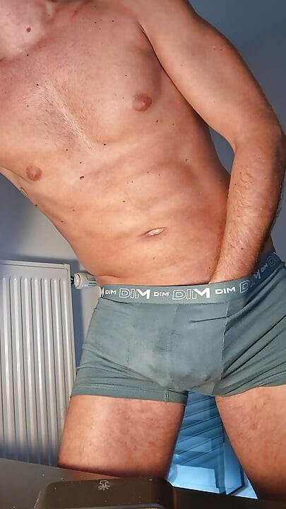 Una buena paja delante de ti para complacer