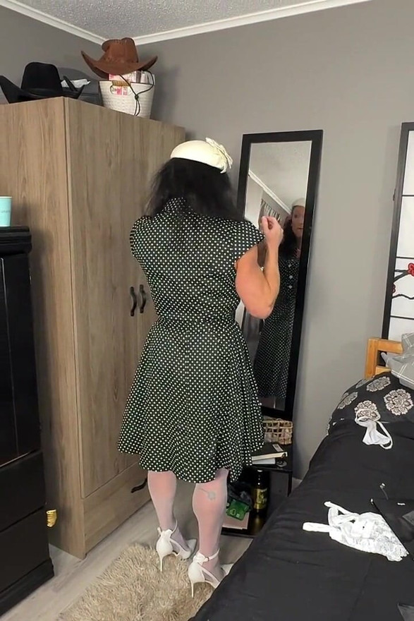 Bts:kandy Transforms Into 1950s Housewife