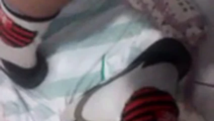 Gozando no chinelo bem gostoso