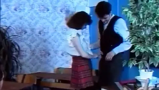 Atemberaubende college-mädchen werden gefickt und gesichtsbesamt