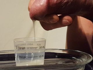 Aziatische ejaculeert 15 ml dik sperma